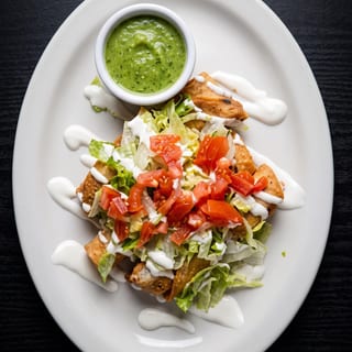 La Eskina Nachos
